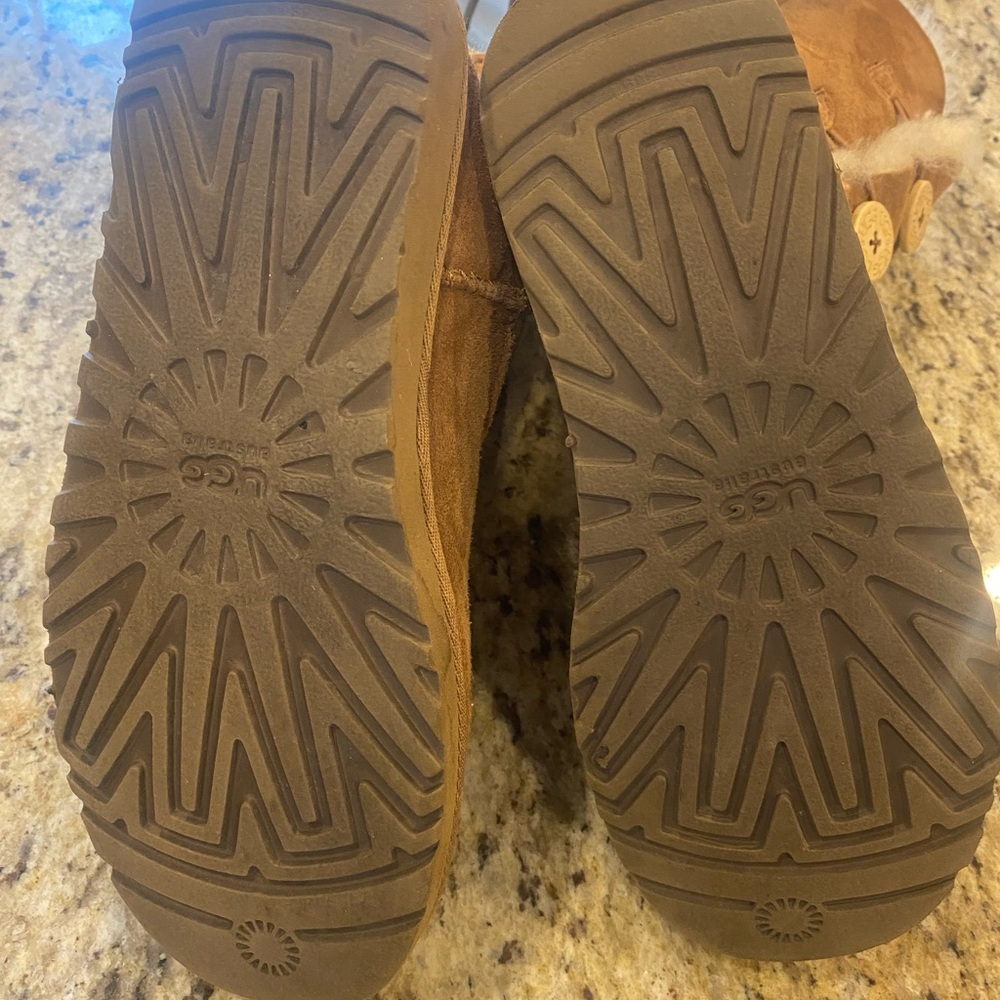 Ugg Chestnut Bailey Button Down Boots. - image 4